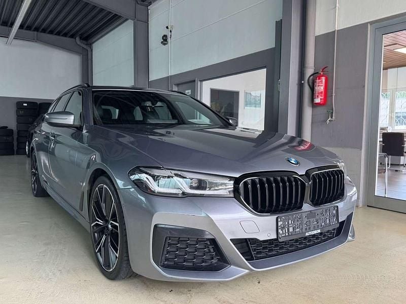Skyscraper grau metallic Gebraucht 2022 BMW 530 M Sport Kombi | 29.999 € (Guter Preis) - Bild 1/4