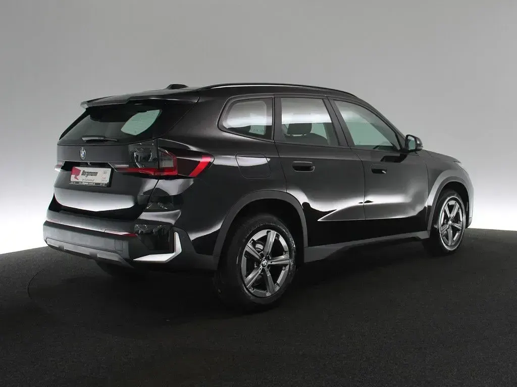 Gebraucht BMW X1 Luxury Line 150 PS (110 kW) 2023 Black sapphire metallic (metallic) SUV
