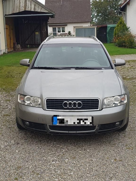 Grau Gebraucht 2002 Audi A4 Kombi | 1.100 € (Superpreis) - Bild 1/4