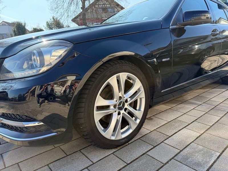 Gebraucht Mercedes C250 204 PS (150 kW) 2011 Schwarz Limousine