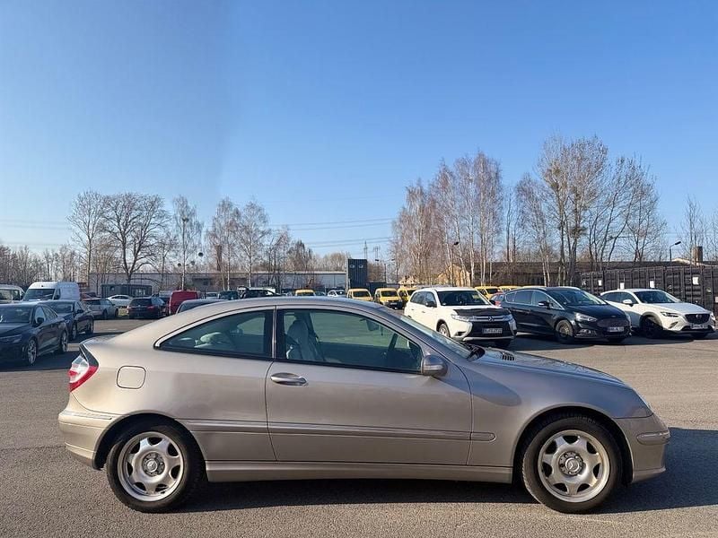 Gebraucht Mercedes C180 143 PS (105 kW) 2007 Silber Coupé