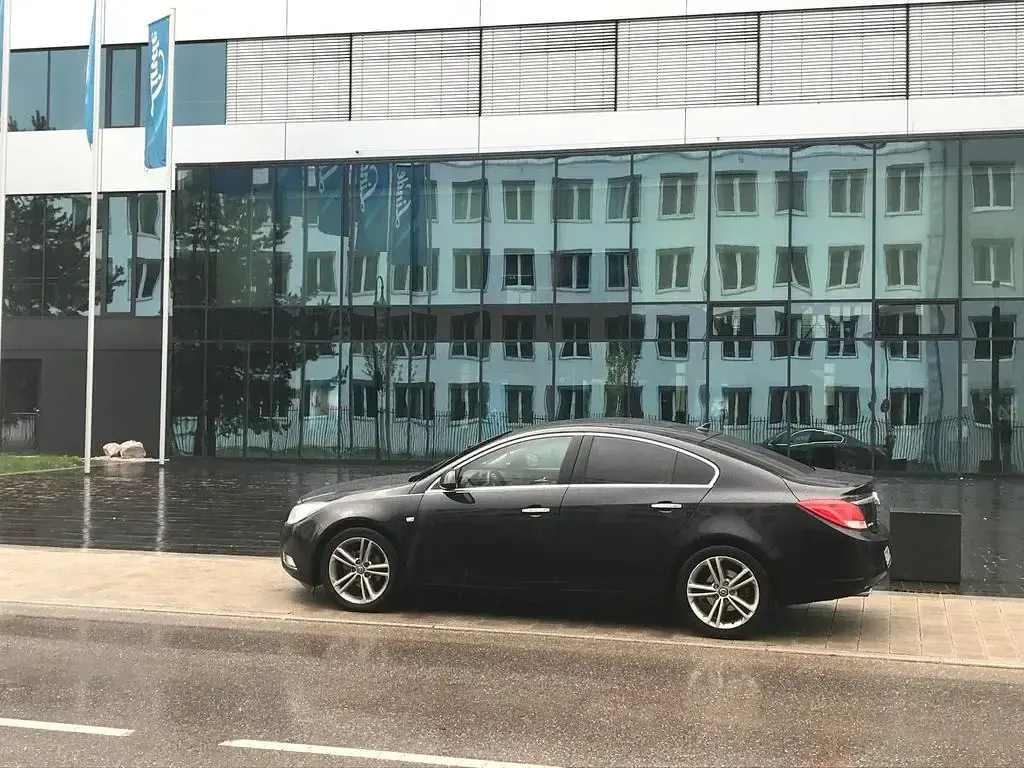 Gebraucht Opel Insignia Cosmo 160 PS (117 kW) 2008 Schwarz Limousine