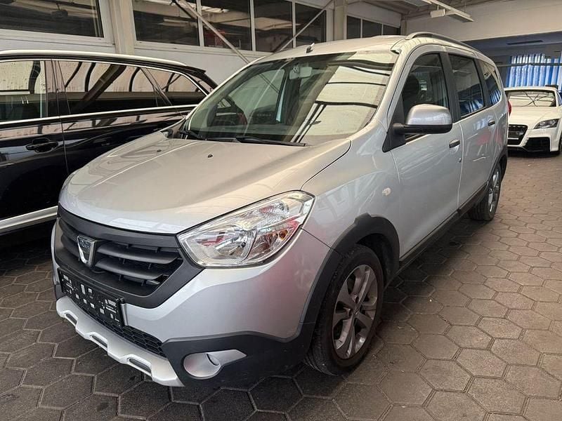 Grau Gebraucht 2016 Dacia Lodgy Stepway Van / Kleinbus | 6.999 € (Guter Preis) - Bild 1/4