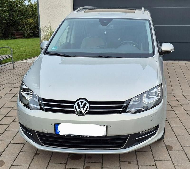 Silber Gebraucht 2012 VW Sharan Highline Van / Kleinbus | 16.600 € (Teuer) - Bild 1/4