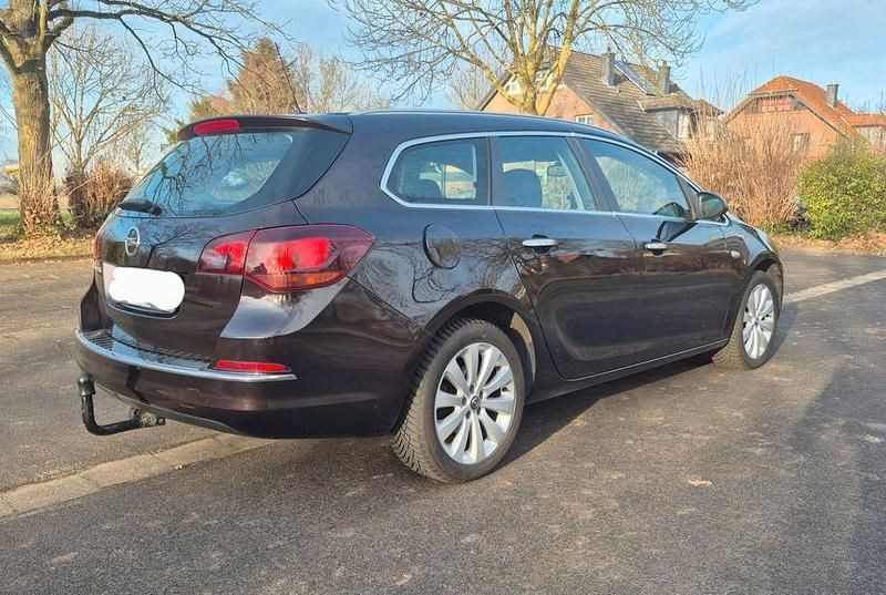 Gebraucht Opel Astra Selection 116 PS (85 kW) 2013 Braun Kombi