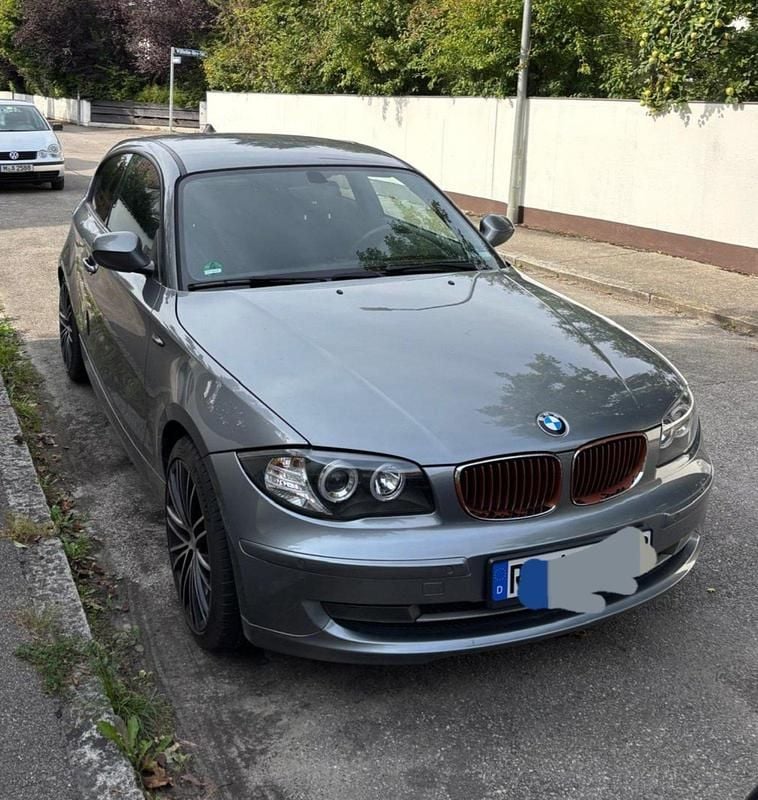 Silber Gebraucht 2010 BMW 118 Kleinwagen | 4.900 € (Fairer Preis) - Bild 1/4