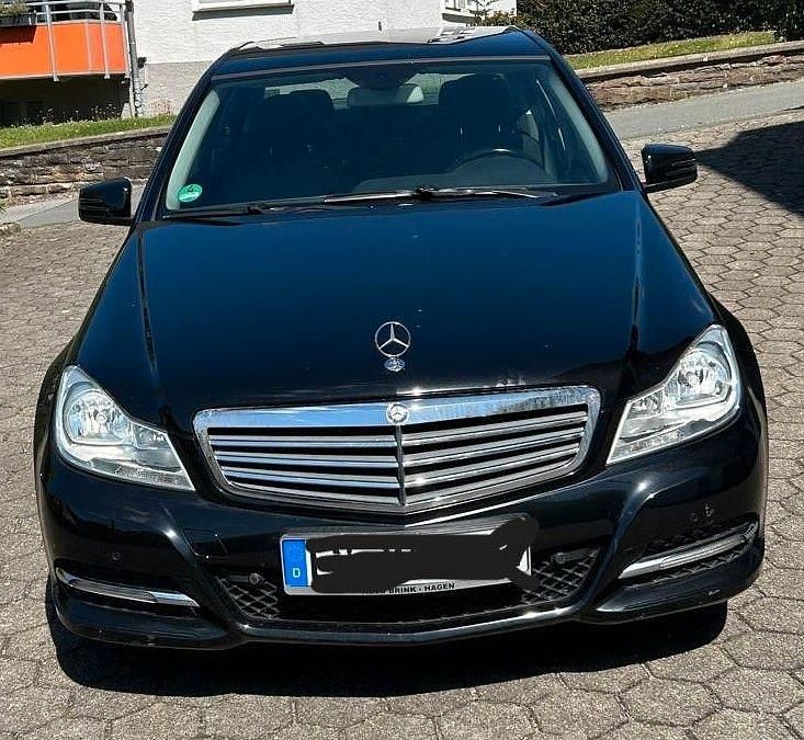 Schwarz Gebraucht 2012 Mercedes C180 Avantgarde Limousine | 8.400 € (Fairer Preis) - Bild 1/4