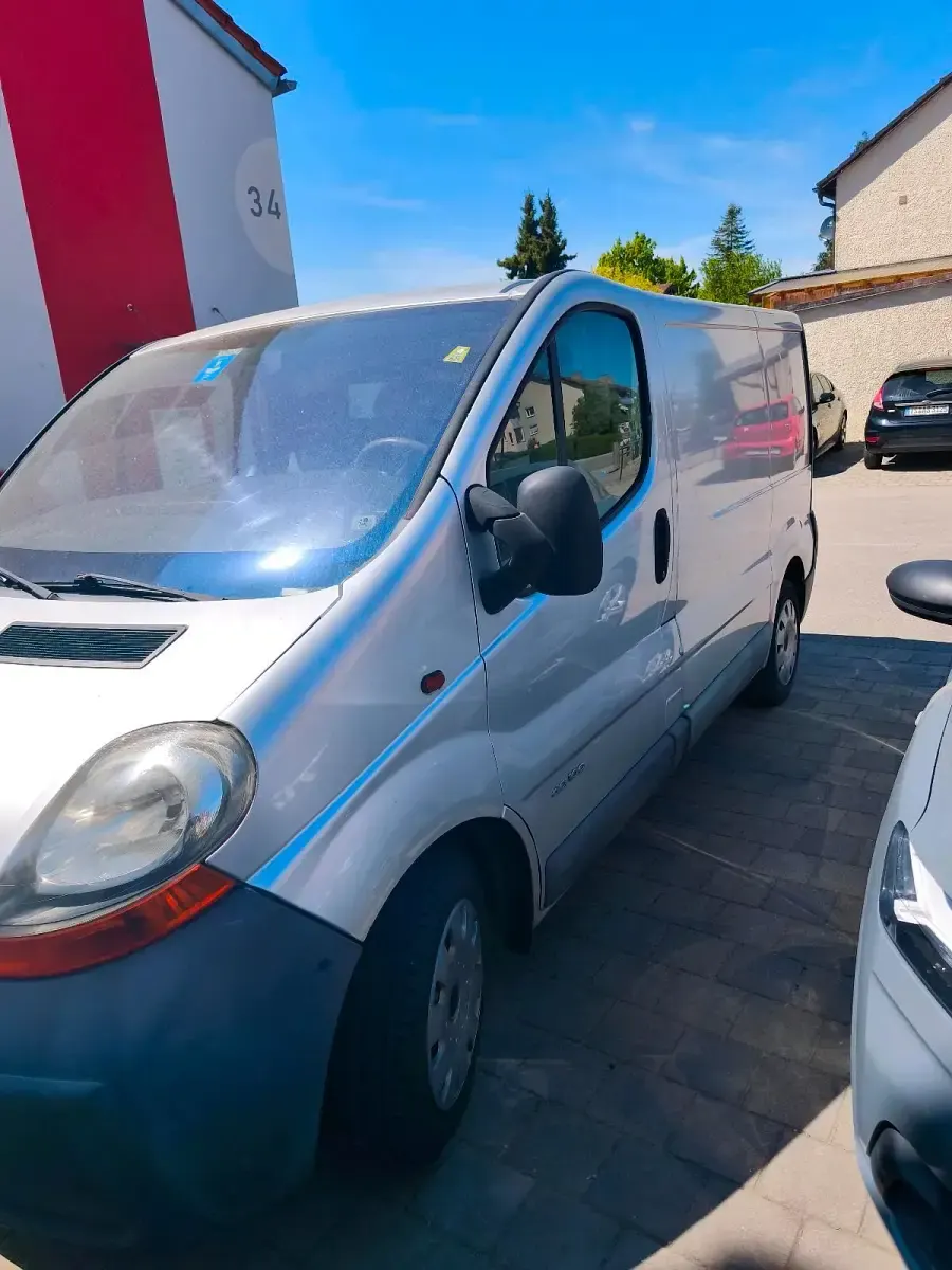 Occasion Renault Trafic 101 ch (74 kW) 2005 Argent Monospace