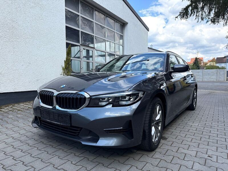 Mineralgrau Gebraucht 2019 BMW 330 Advantage Kombi | 17.900 € (Fairer Preis) - Bild 1/4