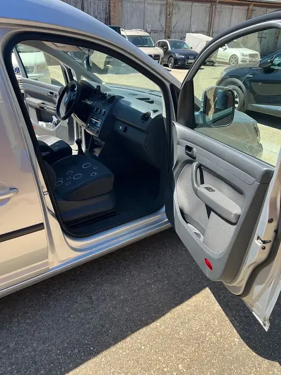 Gebraucht VW Caddy 105 PS (77 kW) 2011 Silber Van / Kleinbus