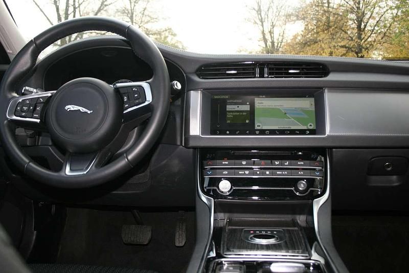 Gebraucht Jaguar XF Prestige 300 PS (220 kW) 2018 Grau Limousine