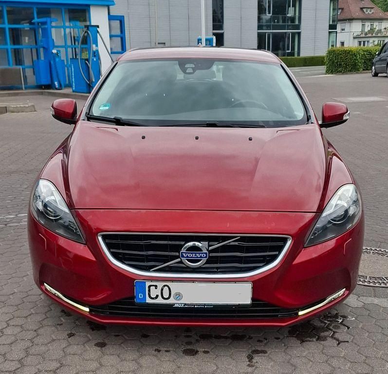 Rot Gebraucht 2014 Volvo V40 Kinetic Kombi | 9.600 € (Fairer Preis) - Bild 1/4