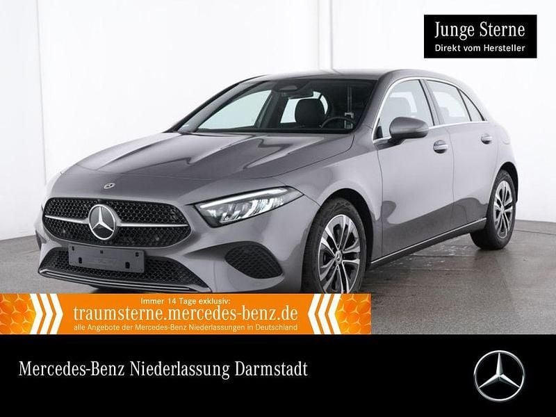 Grau Gebraucht 2024 Mercedes A200 Advanced Plus Limousine | 29.990 € (Guter Preis) - Bild 1/3