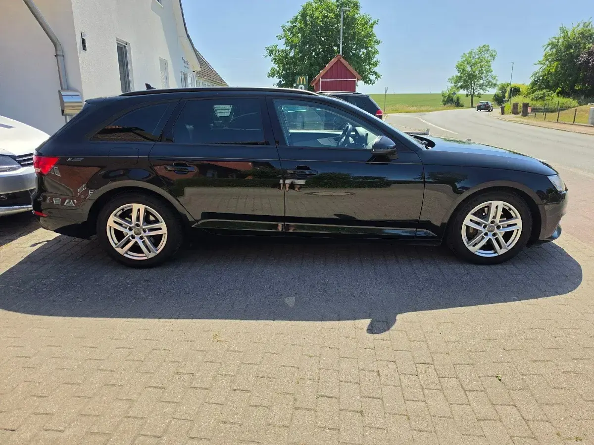 Gebraucht Audi A4 Comfort 190 PS (139 kW) 2018 Schwarz Kombi