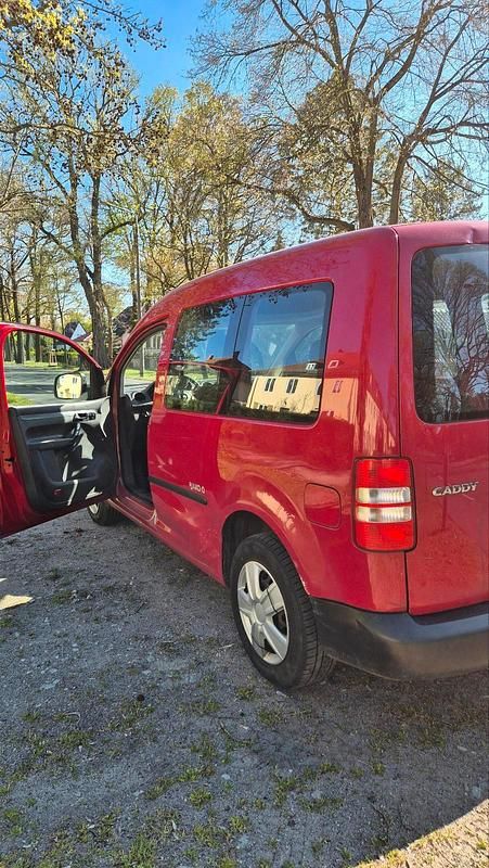 Second-hand VW Caddy 86 CP (63 kW) 2013 Roșu Monovolum