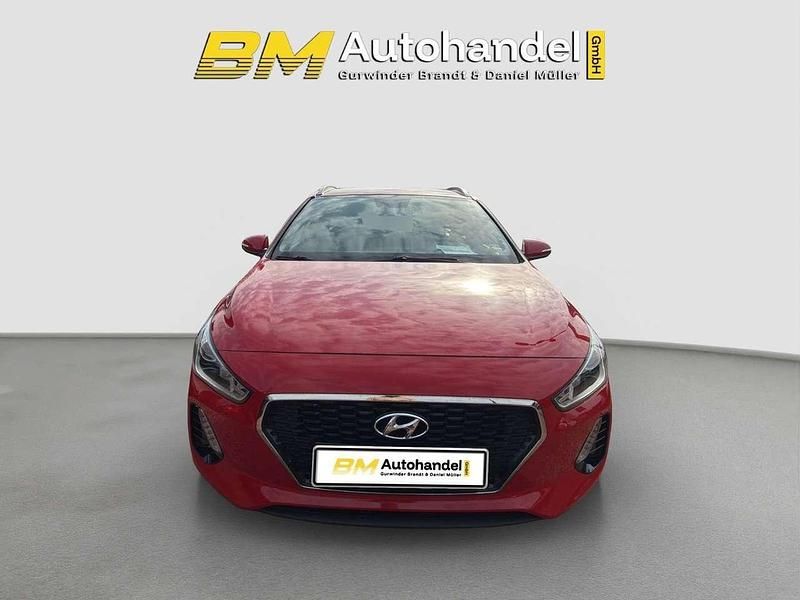 Gebraucht Hyundai i30 120 PS (88 kW) 2018 Rot Kombi
