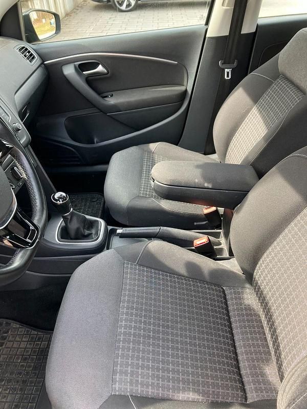 Gebraucht VW Polo Comfortline 75 PS (55 kW) 2015 Grau Kleinwagen