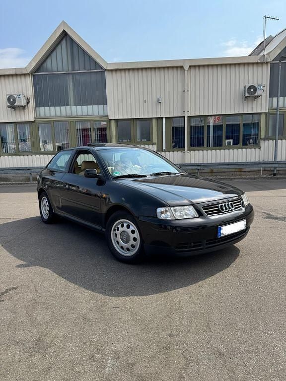 Schwarz Gebraucht 1998 Audi A3 Ambition Limousine | 1.700 € (Fairer Preis) - Bild 1/4