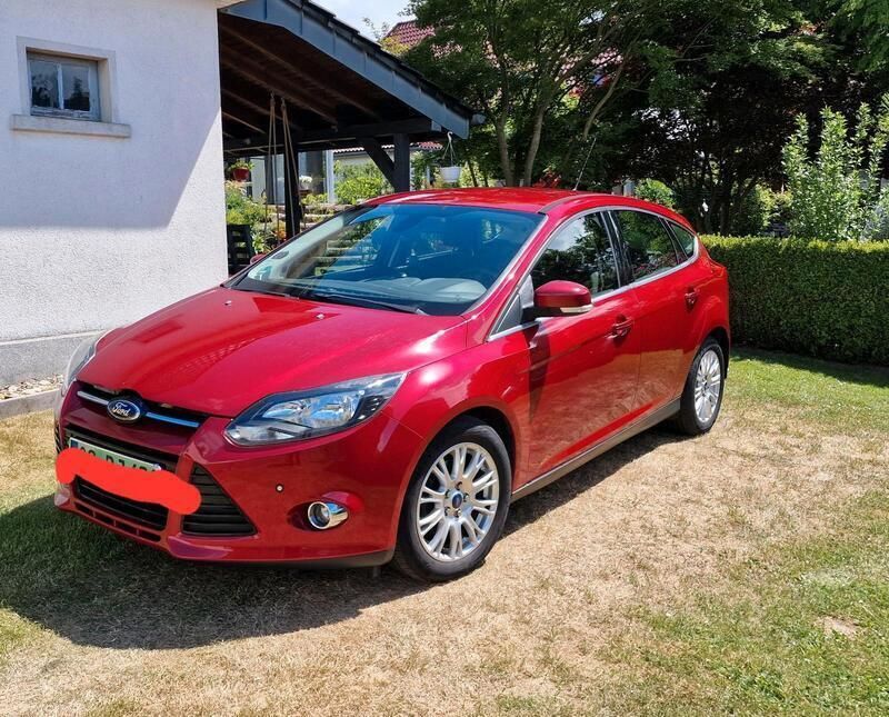 Rot Gebraucht 2011 Ford Focus Limousine | 3.950 € (Fairer Preis) - Bild 1/4