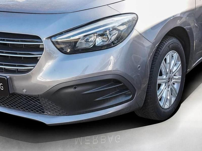 Gebraucht Mercedes T180 Progressive 131 PS (96 kW) 2023 Chromitgrau Van / Kleinbus