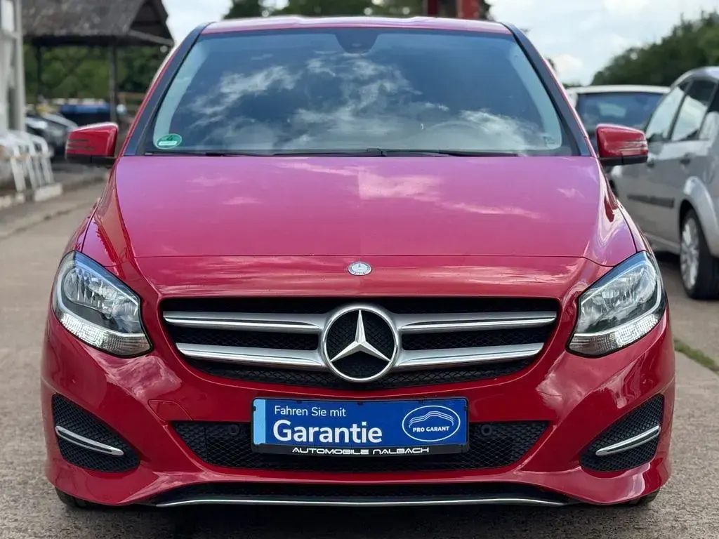 Gebraucht Mercedes B220 177 PS (130 kW) 2015 Rot Van / Kleinbus