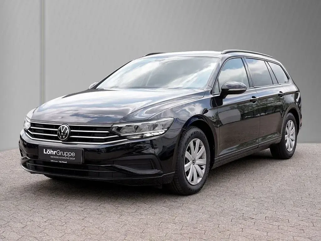 Gebraucht VW Passat Basis 122 PS (89 kW) 2022 Schwarz Kombi
