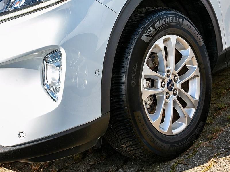 Gebraucht Ford Kuga Titanium 224 PS (164 kW) 2022 Weiß SUV