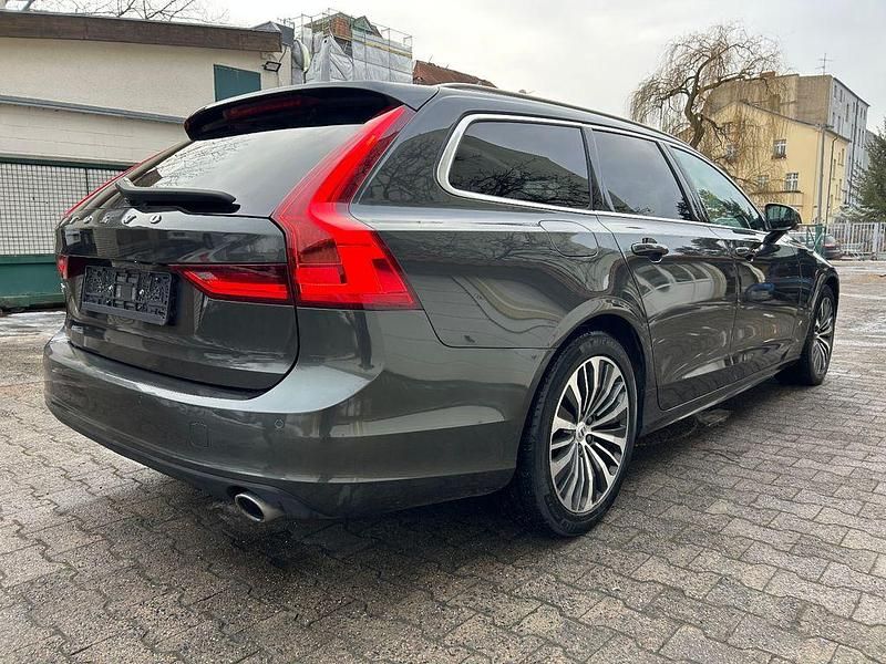 Gebraucht Volvo V90 Momentum 150 PS (110 kW) 2020 Grau Kombi