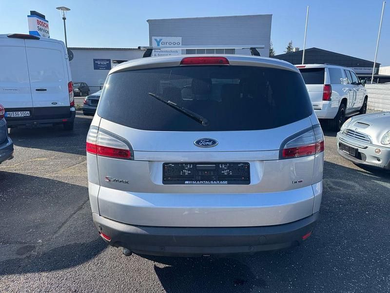 Gebraucht Ford S-MAX Titanium 131 PS (96 kW) 2008 Silber Van / Kleinbus