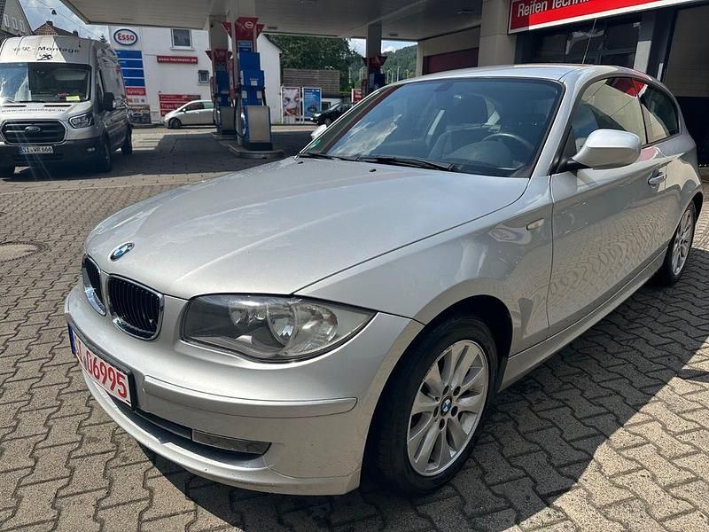 Silber Gebraucht 2011 BMW 116 Advantage Kleinwagen | 2.690 € (Superpreis) - Bild 1/4