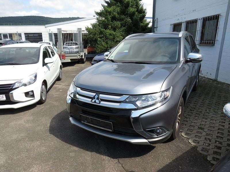 Grau Gebraucht 2016 Mitsubishi Outlander SUV | 12.890 € (Guter Preis) - Bild 1/4