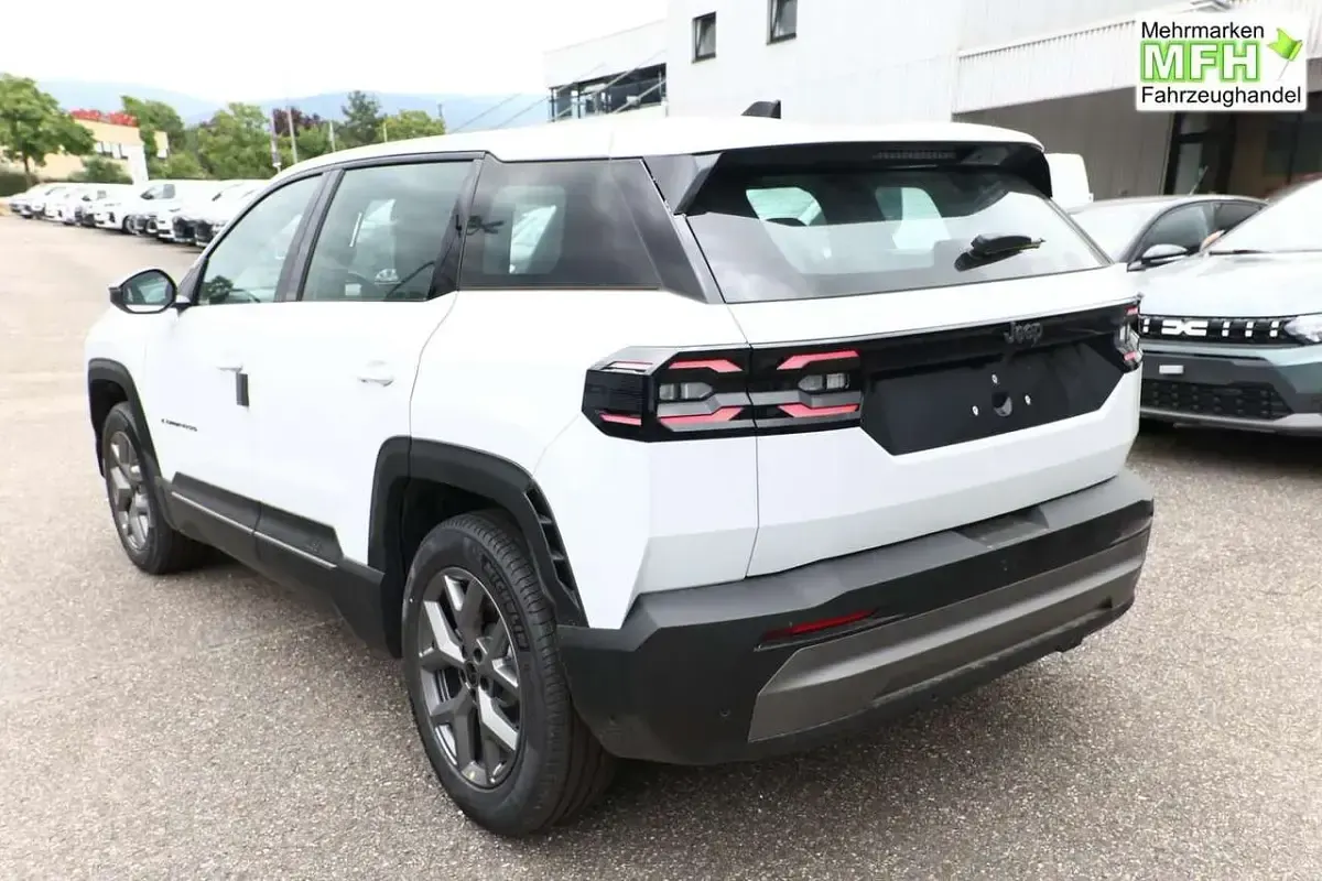 Neu Jeep Compass Altitude 136 PS (100 kW) 2026 Antarctica white metallic SUV