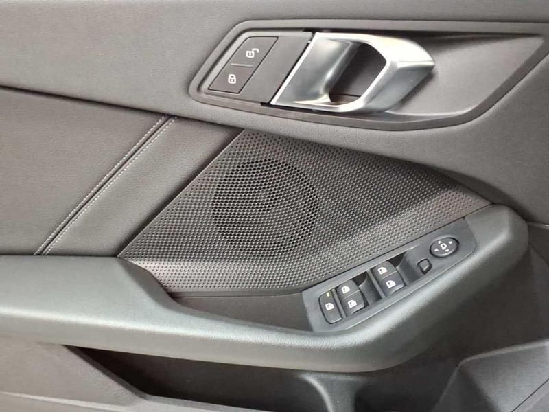 Usado BMW 118 Advantage 150 CV (110 kW) 2022 Negro Utilitario