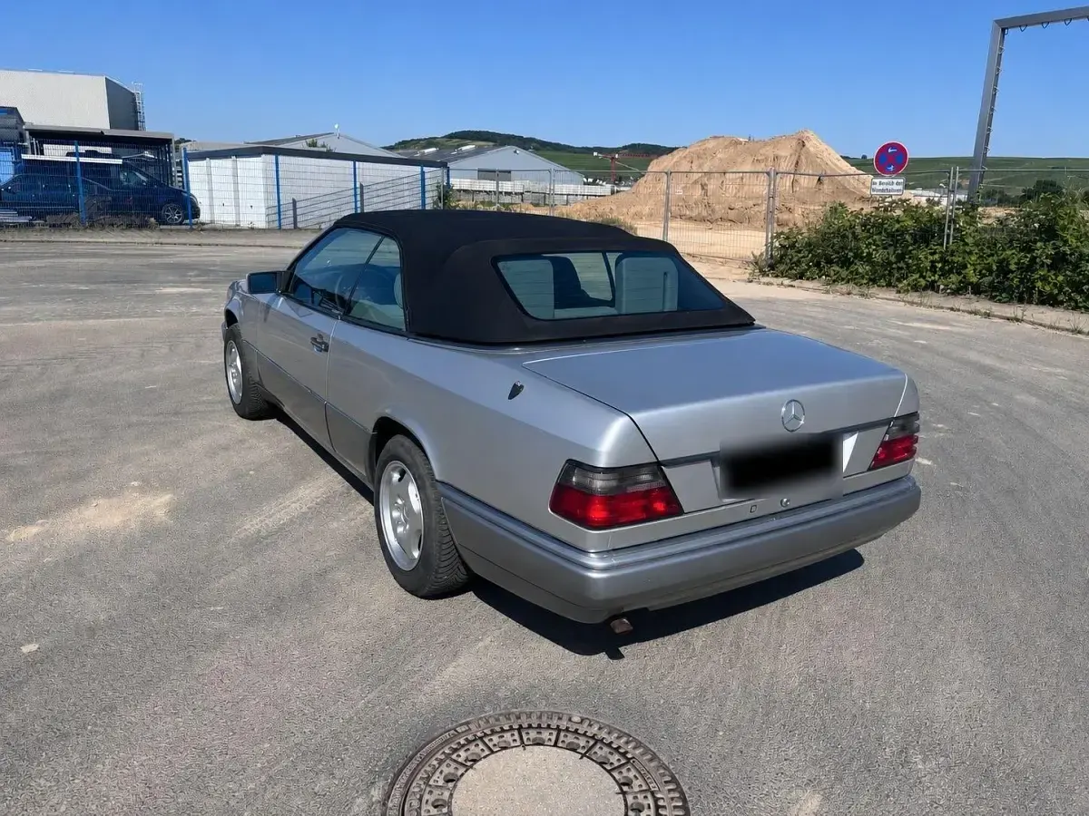 Gebraucht Mercedes E200 136 PS (100 kW) 1996 Silber Cabrio