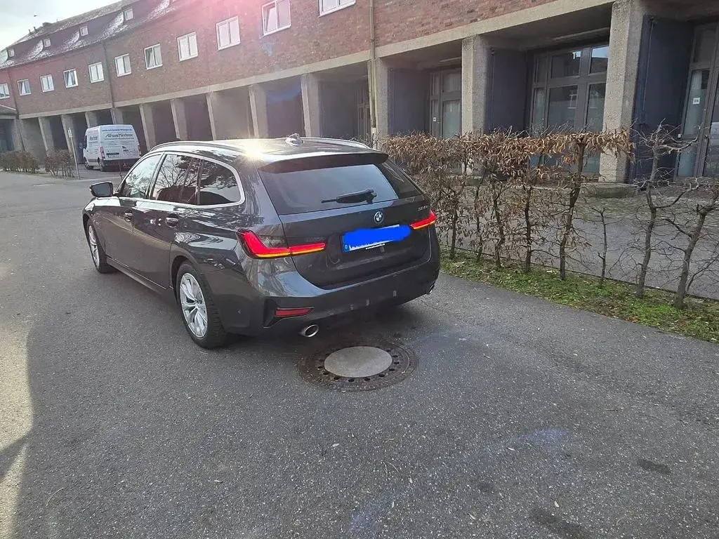 Gebraucht BMW 320e Performance 204 PS (150 kW) 2021 Grau Kombi