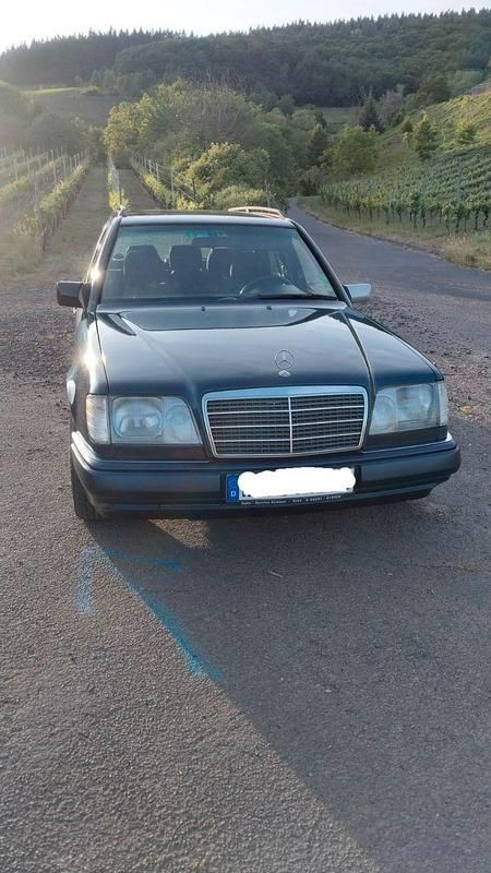 Blau Gebraucht 1996 Mercedes E200 Kombi | 2.800 € (Fairer Preis) - Bild 1/4