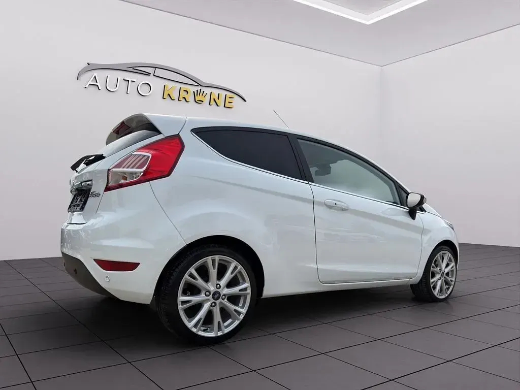 Gebraucht Ford Fiesta Titanium 95 PS (69 kW) 2016 Weiß Kleinwagen