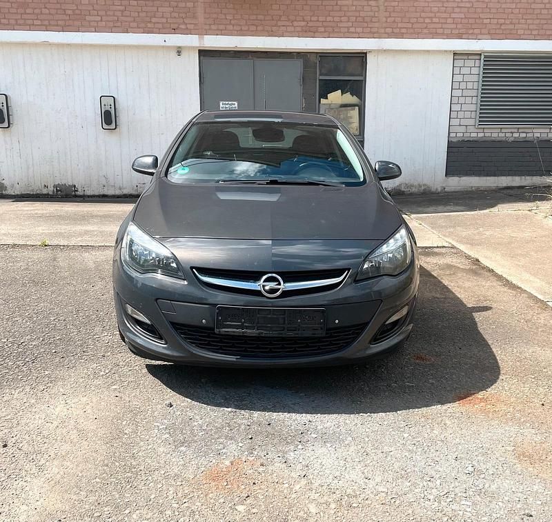 Gebraucht Opel Astra 110 PS (80 kW) 2014 Grau Limousine