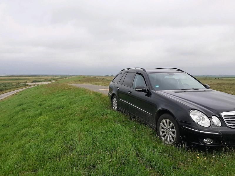 Schwarz Gebraucht 2009 Mercedes E280 Kombi | 4.900 € (Fairer Preis) - Bild 1/4
