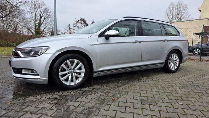 Gebraucht VW Passat 120 PS (88 kW) 2017 Silber Kombi