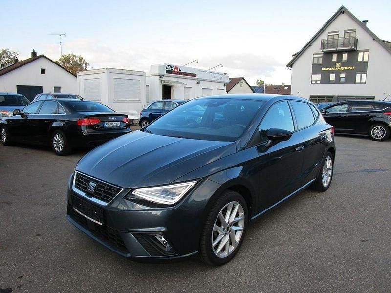 Grau Gebraucht 2023 Seat Ibiza FR Limousine | 13.990 € (Fairer Preis) - Bild 1/4