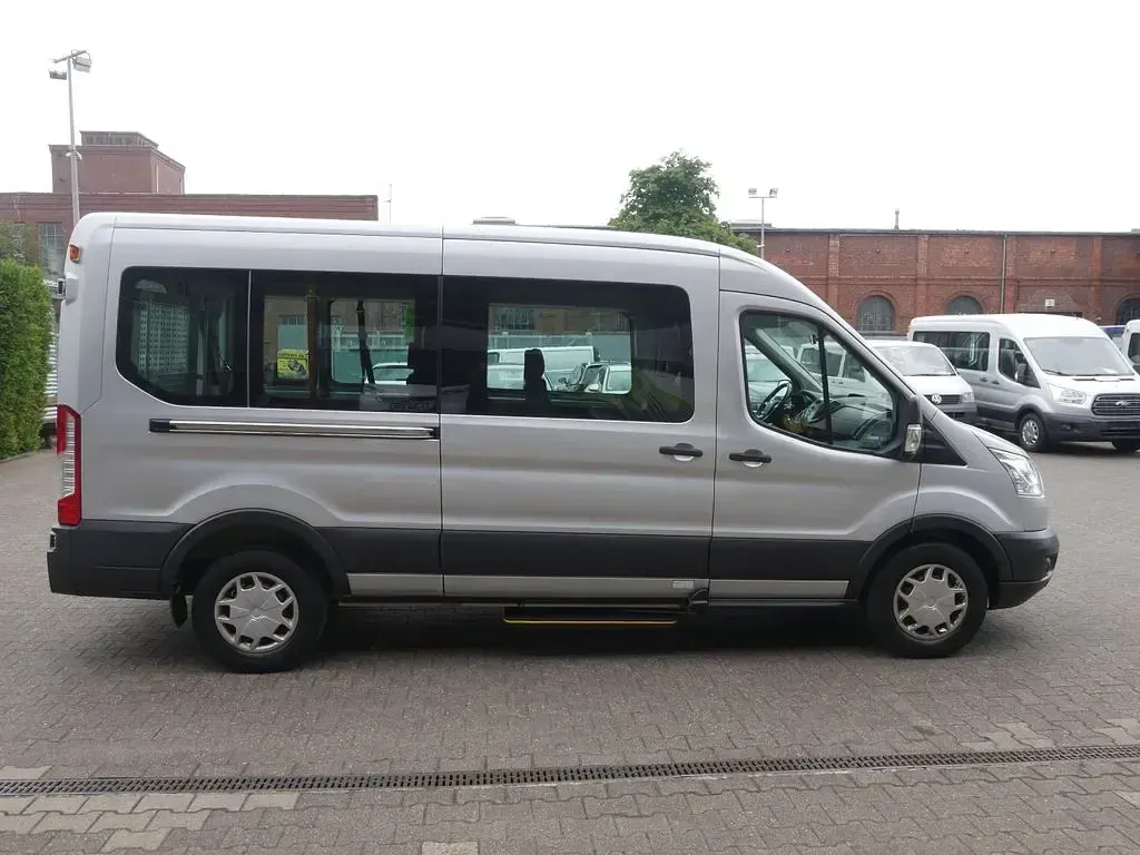 Gebraucht Ford Transit 131 PS (96 kW) 2019 Silber Van