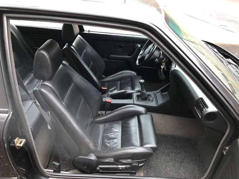 Gebraucht BMW M3 215 PS (158 kW) 1990 Schwarz Limousine