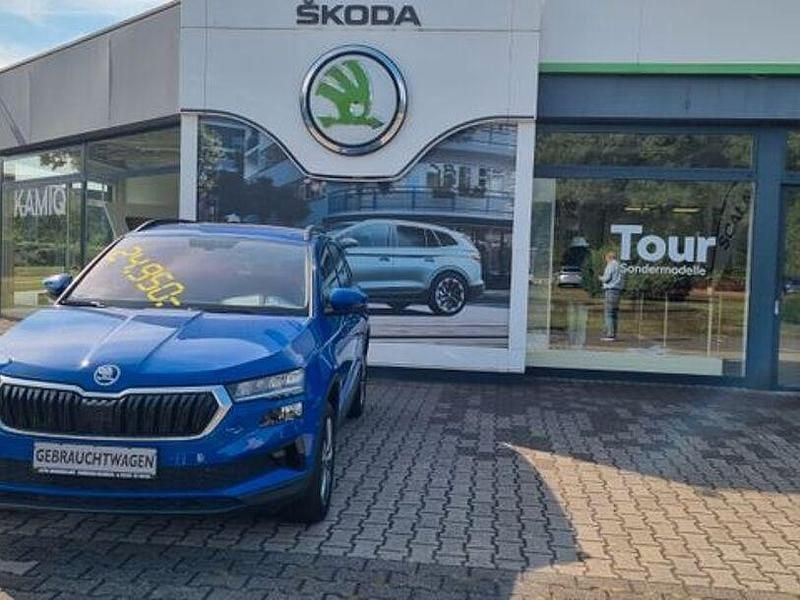 Blau Gebraucht 2023 Skoda Karoq Ambition SUV | 24.450 € (Superpreis) - Bild 1/4