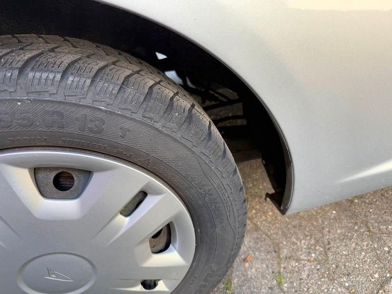 Gebraucht Daihatsu Cuore Plus 58 PS (42 kW) 2005 Silber Kleinwagen