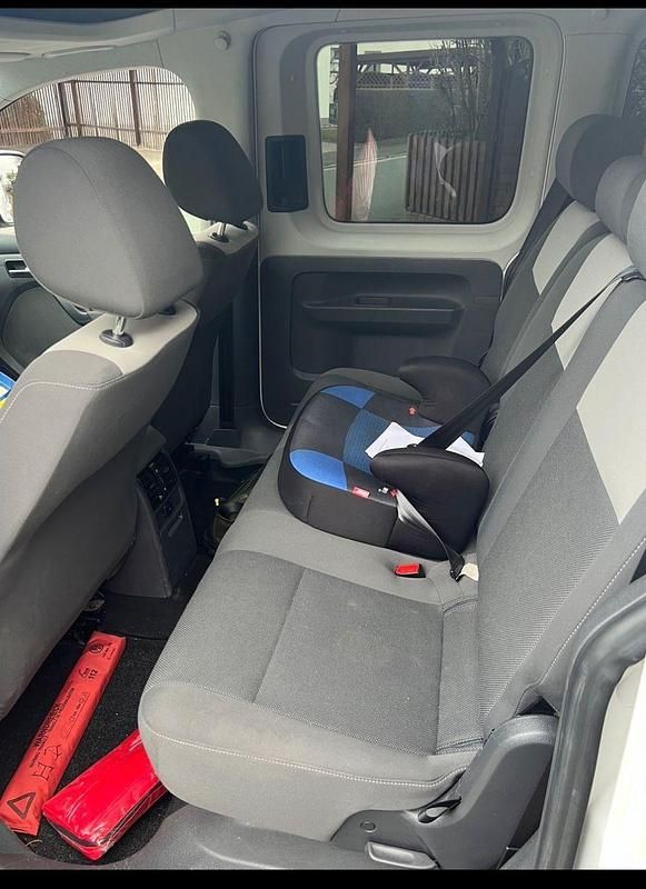 Używany VW Caddy Comfortline 109 KM (80 kW) 2011 Biały Minivan