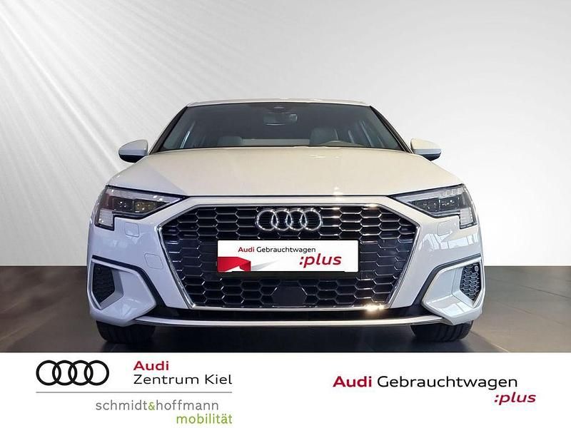 Gebraucht Audi A3 Ambiente 150 PS (110 kW) 2021 Gletscherweiß metallic Limousine
