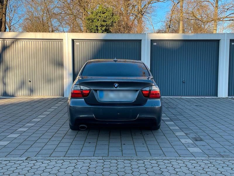 Gebraucht BMW 318 M Sport 143 PS (105 kW) 2007 Grau Limousine