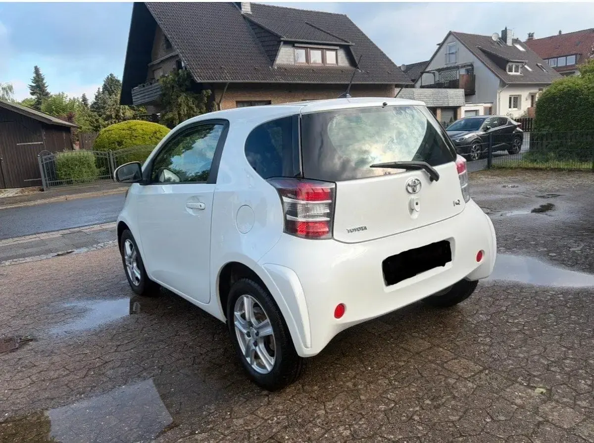 Gebraucht Toyota iQ 68 PS (50 kW) 2009 Weiß Kleinwagen