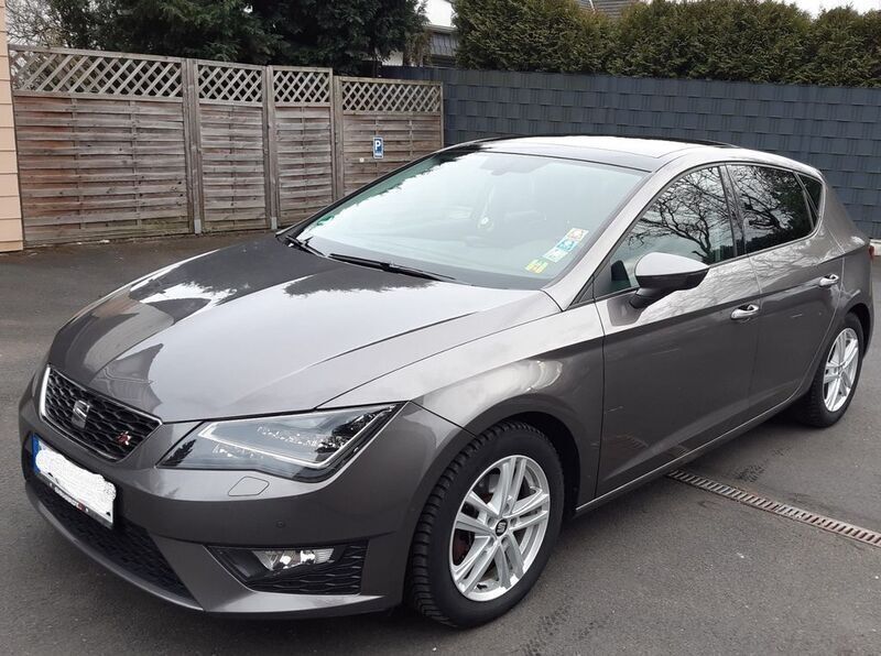 Grau Gebraucht 2017 Seat Leon FR Limousine | 13.990 € (Fairer Preis) - Bild 1/4
